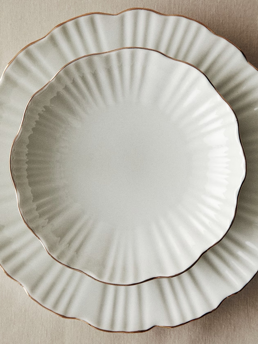 H&M Home White Scalloped Gold Rim Porcelain Dessert/Soup Plate 8”